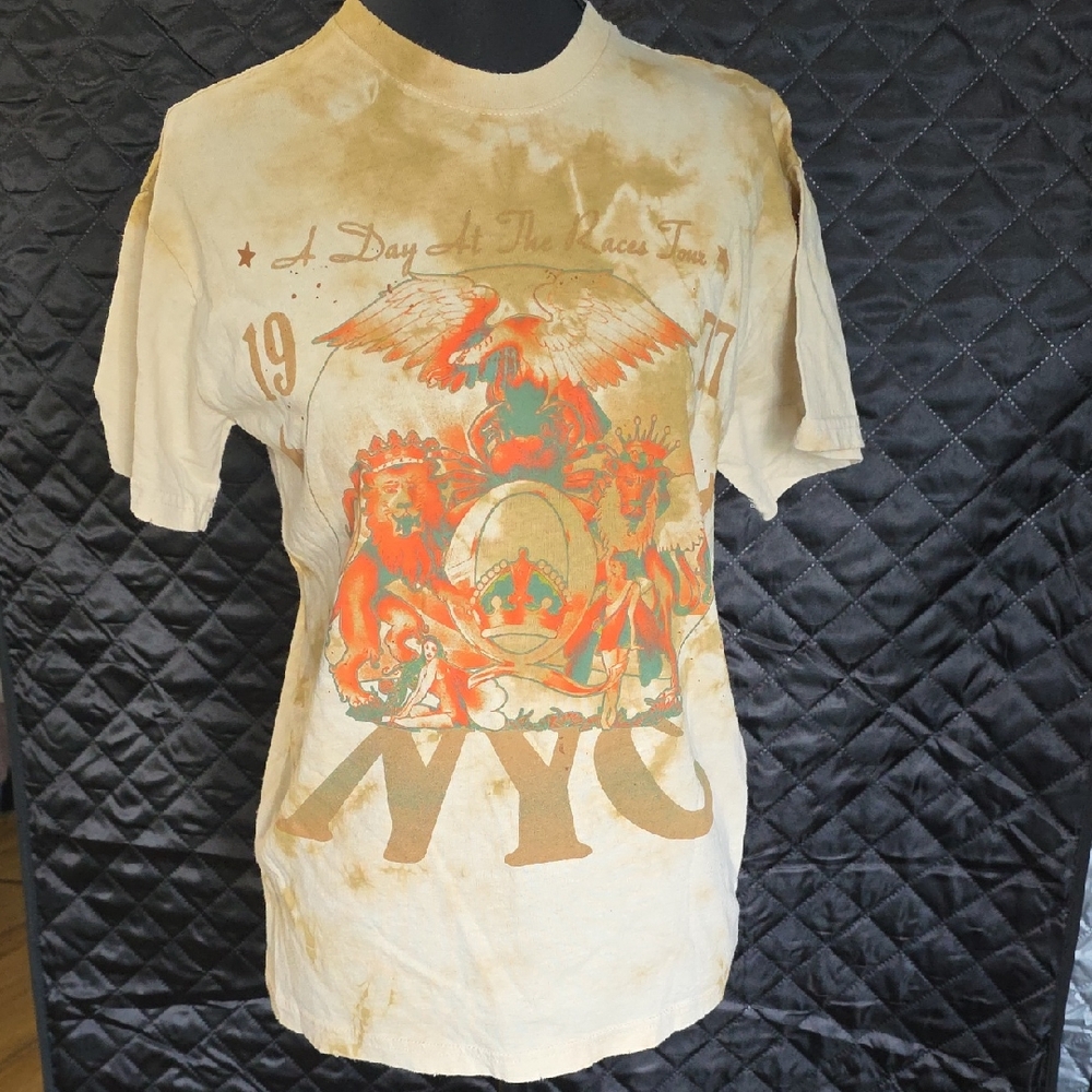 Queen Graphic Tee
